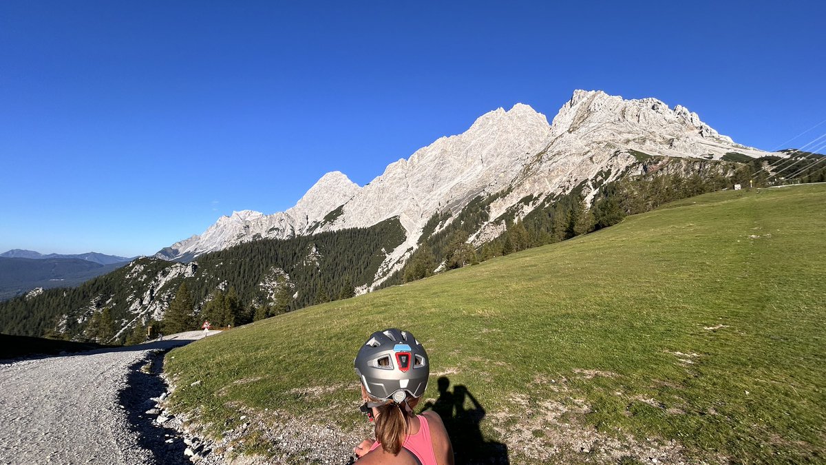 PongratzS's tweet photo. 09/2024 - life is better in the mountains ⛰️🚵🏻‍♀️  #zugspitze #ehrwald #mtb #gaistal https://t.co/s0DKDHcCU3