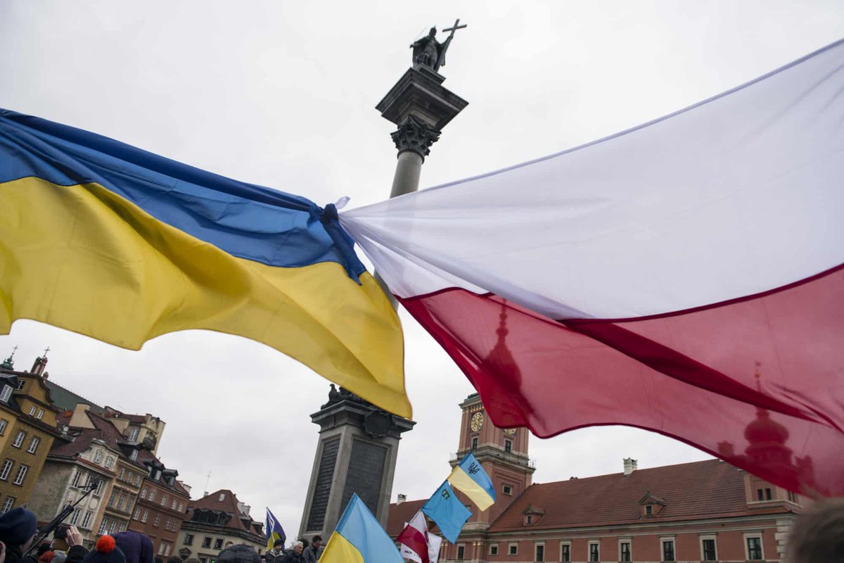 _BlueEurope's tweet photo. Poland continues to support over a million Ukrainian refugees, but the ongoing crisis strains resources and integration efforts. Click the link to read!
#Ukraine #Refugees #UkraineWar #UkrainianRefugees #Poland #HumanitarianAid
https://t.co/HSlYVD5J6b https://t.co/cPTlJcMaLU