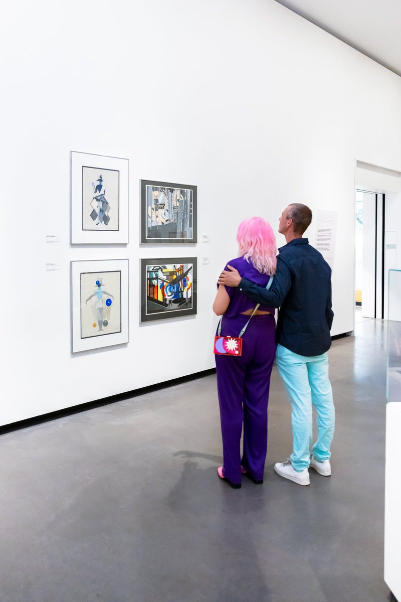 MuseumArnhem's tweet photo. Precies één week geleden vierden we de opening van de expositie 'Radicaal - Vrouwelijke kunstenaars en modernisme 1910-1950'! Met o.a. treffende reflecties van Hedy d'Ancona en DAMN, HONEY. Breng jij ook snel een bezoek? 'Radicaal' is nog t/m 5-1 te zien: https://t.co/BATheJeRlw https://t.co/hOx5nirFEk