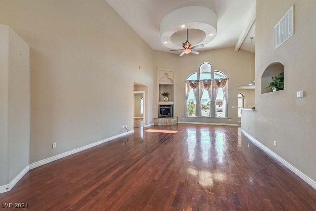 4841 W Basin Avenue, Pahrump, NV, 89060
3 bed | 3 bath 2253 Sq. Ft.
Active | 415000
bhhs.com/arizona-proper…
An exceptional opportunity to own this stunning single-story custom home on nearly an acre. Featuring 3 bedrooms, 3 baths, and an open floor plan with soaring cathedral...