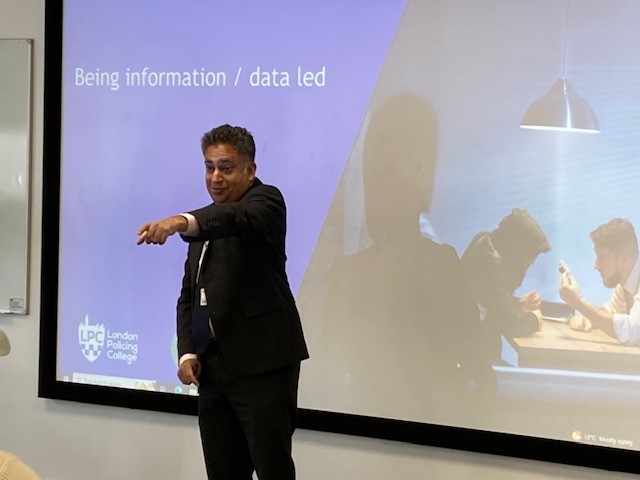 LPC Day 8 Biological Hazards learning practical exercises engaging discussions Simon Ovens Johnny Mahil &amp;Sunil Galoria present the critical role of information gathering evaluation dissemination during biological incidents <a href="/HertsUniPolice/">Uni of Herts Police</a> <a href="/MOPACLdn/">MOPAC</a> <a href="/MPFed/">Metropolitan Police Federation</a> <a href="/UWL_SHSS/">UWL SHSS</a> <a href="/NAUSS_SA/">جامعة نايف العربية</a>