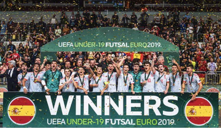 Luego lloramos que en España estamos estancados y que en otros países está creciendo mucho el fútbol sala pero mientras seguimos llenado la liga de extranjeros. En otros países hay límites pero aquí , hasta cuando? 🥱  No hay jugadores 🇪🇸 ?  🤔🤔