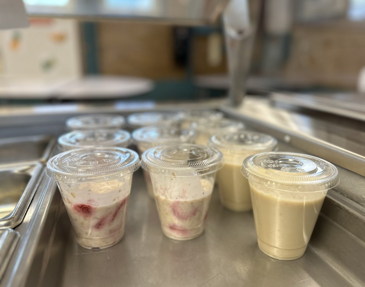 mjwutaylor's tweet image. Amazing strawberry overnight oatmeal. Yum ❤️ thanks to our cafe hero, especially Alva 😘@CPC_BPS @BPSEarlyLearn @BostonSchools @BPSFoodService