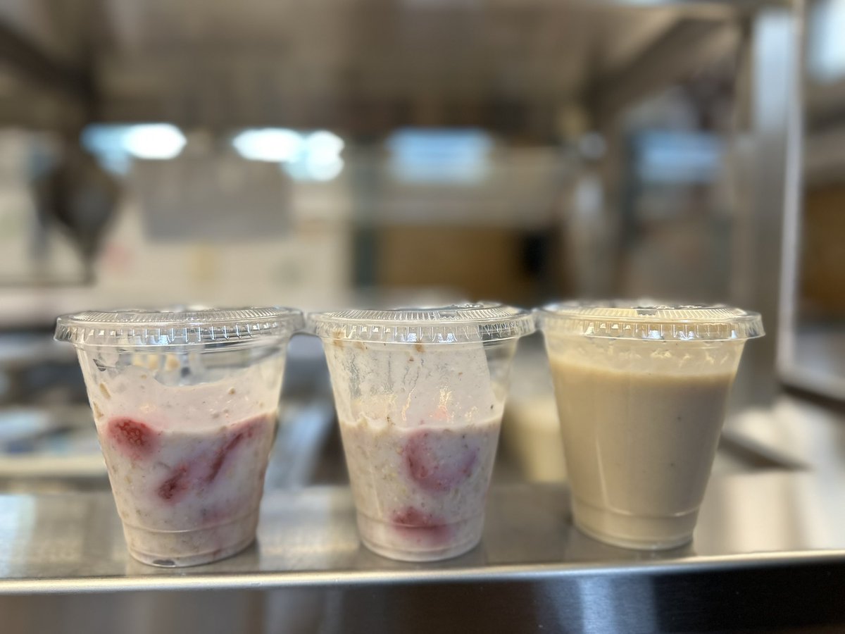 mjwutaylor's tweet image. Amazing strawberry overnight oatmeal. Yum ❤️ thanks to our cafe hero, especially Alva 😘@CPC_BPS @BPSEarlyLearn @BostonSchools @BPSFoodService