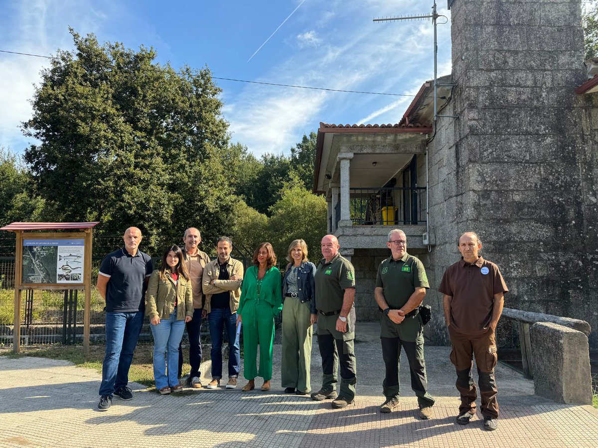 PPdePonteareas's tweet photo. 🔵 A Xunta de Galicia acondicionará o refuxio da Freixa para mellorar a súa eficiencia enerxética. 

Marisol Díaz destacou o compromiso do novo goberno municipal coa preservación do seu patrimonio natural con proxectos como a restauración ambiental da praia fluvial e da contorna. https://t.co/GzhCyofyjx
