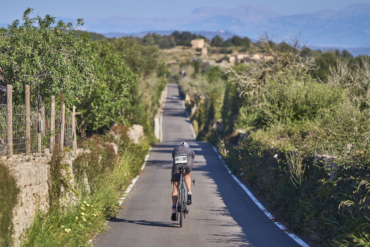 🚴🏼‍♂️🚴🏻‍♀️ What a bike course!! 
🔝Roads
🤩Amazing landscape 
50k course 
↗️ 817m ascent 
⏫️467m maximum elevation 
And for the 111 distance participants 🔂 2 loops!
🤩Join us April 13th and live the experience!

#triportocolom25 #mallorca #triathlon #swimbikerun