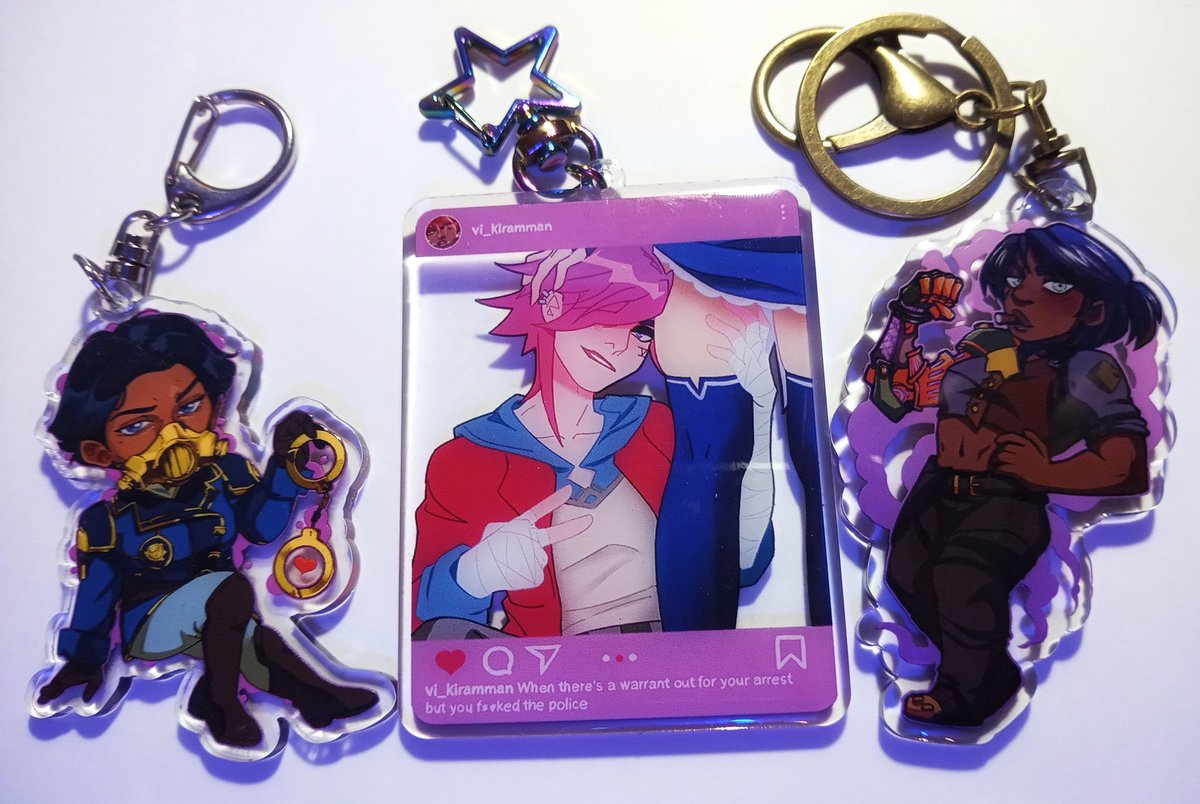 trash_inu's tweet photo. Making a lil post cause I still have a lot merch from our arcane book project @road_closures I have to close my store very soon but STILL XV https://t.co/dPCdma0GFu