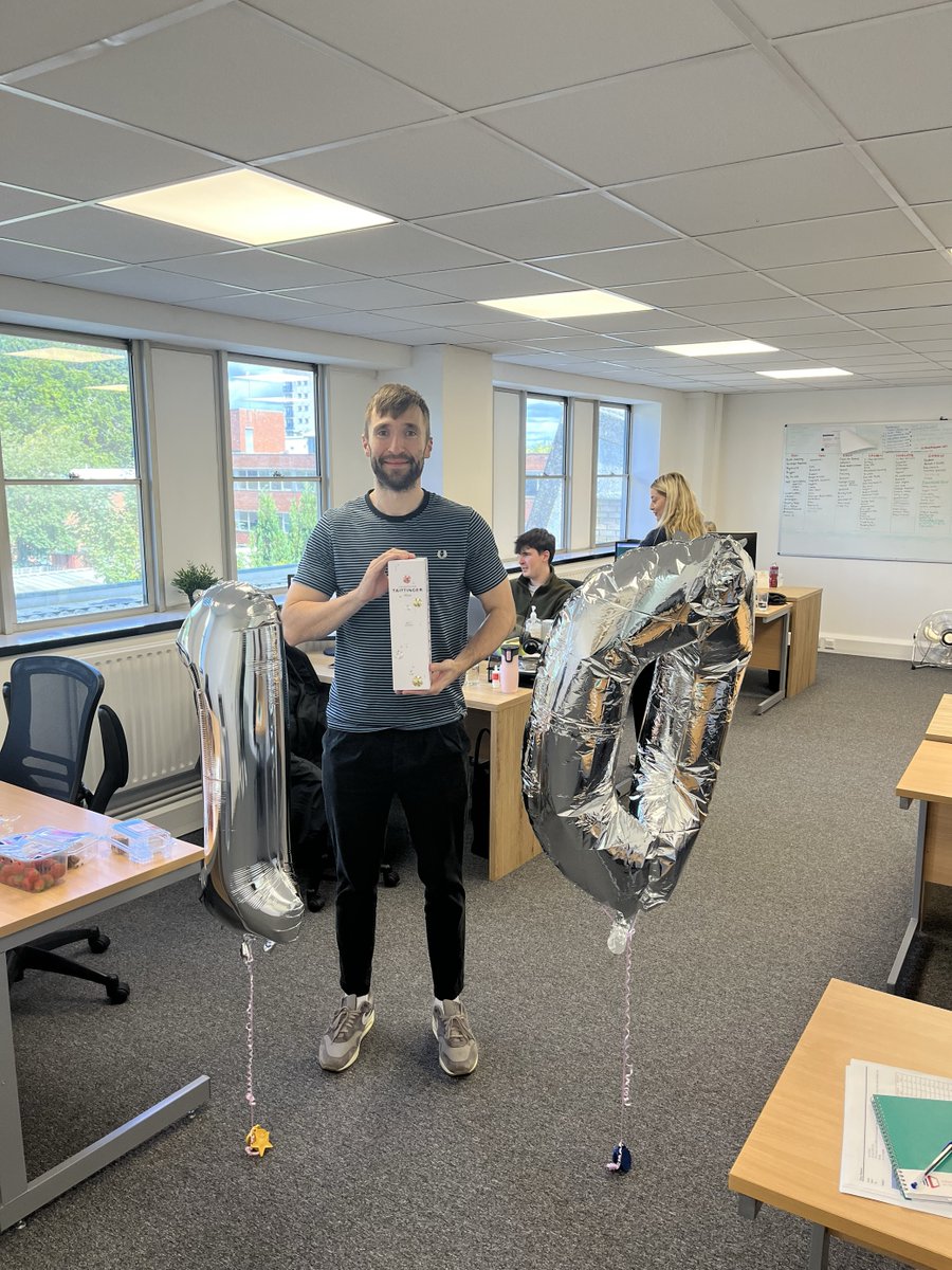 Celebrating Dan, our Account Director, 10-year work anniversary at Front Page Advantage. Thank you for all your hard-work and helping to grow the business and the team. 🎈🎈

#WorkAnniversary #SEO #GoogleAds