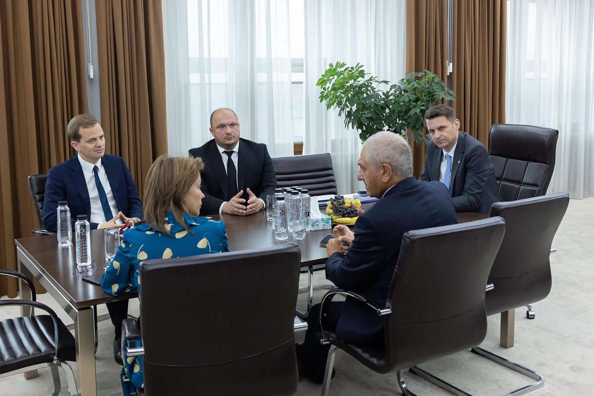 Pe 11 septembrie, Adrian Polec, cofondatorul Prime Batteries, a participat la o întâlnire cu Mircea Abrudean, secretarul general al Guvernului, și reprezentanți ai Fondului german de investiții Tach2yone. 
Discuțiile au vizat dezvoltarea producției de baterii Li-Ion în România.
