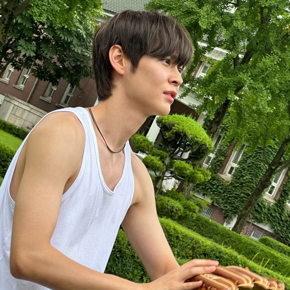 근데 은석이 ㅈㅉ 잘생긴듯 알고있긴햇슴