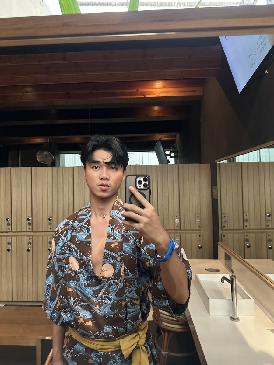 รอบที่2เเล้วที่มา ”ยูโนะโมริ“ชอบมาก เป็นเเบบเเยก ชาย-หญิง 550฿ อยู่ได้ทั้งวัน มีคาเฟ่ ร้านอาหาร มีนวดด้วย โดยบ่อเเช่ออนเซ็นจะมีหลายบ่อมาก ซาวน่า สตรีม ที่นี่คนต่างชาติจะเยอะมากคนไทยเเทบไม่เห็นเลย55 ใครมือใหม่อยากเปิดประสบการณ์ ลองไปดูคับ (ต้องถอดหมดน้า อาจจะเขิลเเรกๆ😂)