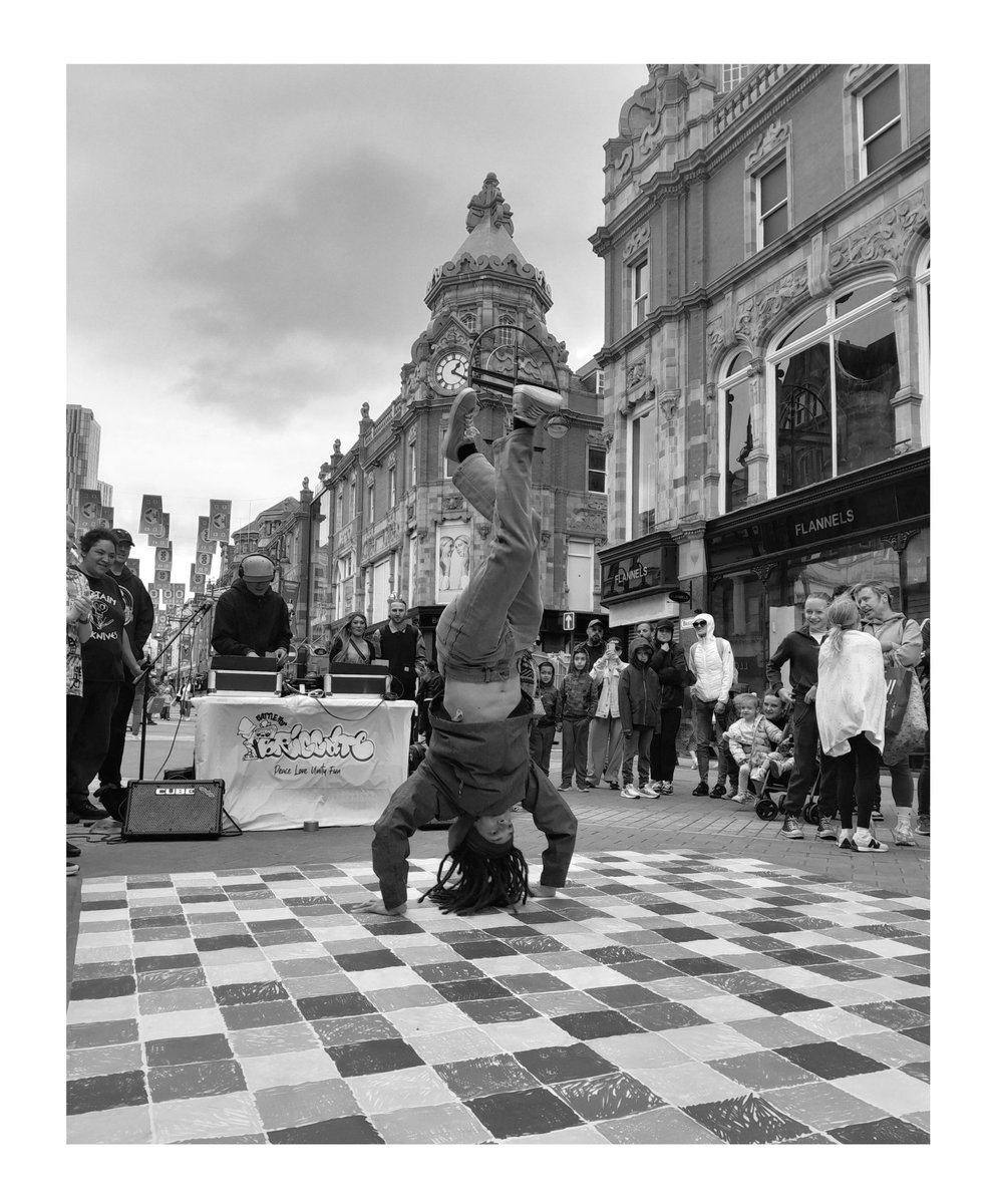 Juliewil67's tweet image. #Alphabetchallenge #WeekKForKnowledge
Briggate Leeds