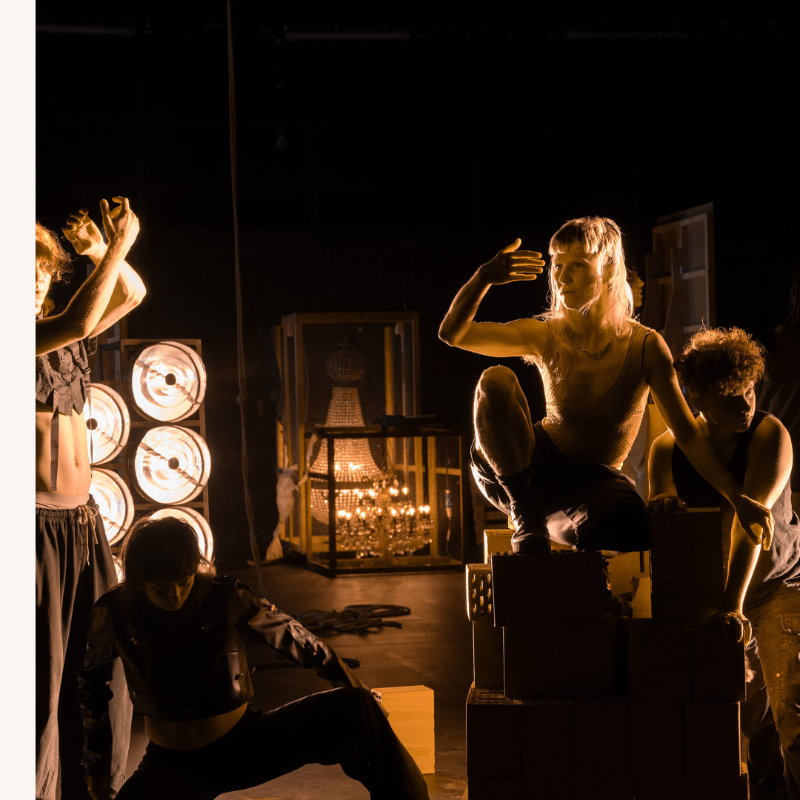 TheatreNational's tweet photo. Première de « Brûler », de Jorge León ce soir à 19h ! Une expérience immersive et déambulatoire où tout converge vers les possibilités d’un devenir commun.

💥 Brûler · Jorge León, Simone Aughterlony, Claron McFadden, Rokia Bamba
👉 12 > 15.09.2024 → Halles de Schaerbeek