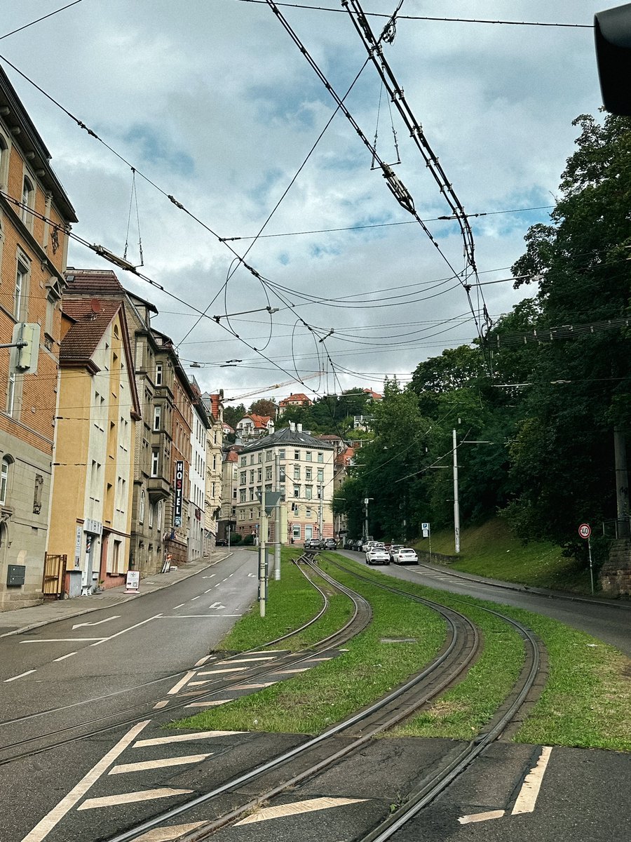 Stuttgart’taki bu güzelliği görünce Üsküdar - Maltepe arasına yapılacak tramvay hattını düşündüm. :(