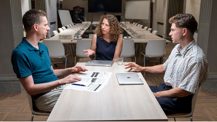 💥Tune in to Ep 8 of the #FSRPolicyBriefcase podcast! Discover how 'contracts for difference' (#CfDs) in renewables can drive the energy transition. 
<a href="/LeonardoMeeus/">Leonardo Meeus</a> &amp; <a href="/JamesKneebone1/">James Kneebone</a> jointly with <a href="/LenaKitzing/">Lena Kitzing</a> 

🎧: loom.ly/UOMykDI
🌐Keep learning: loom.ly/G6zLhyw