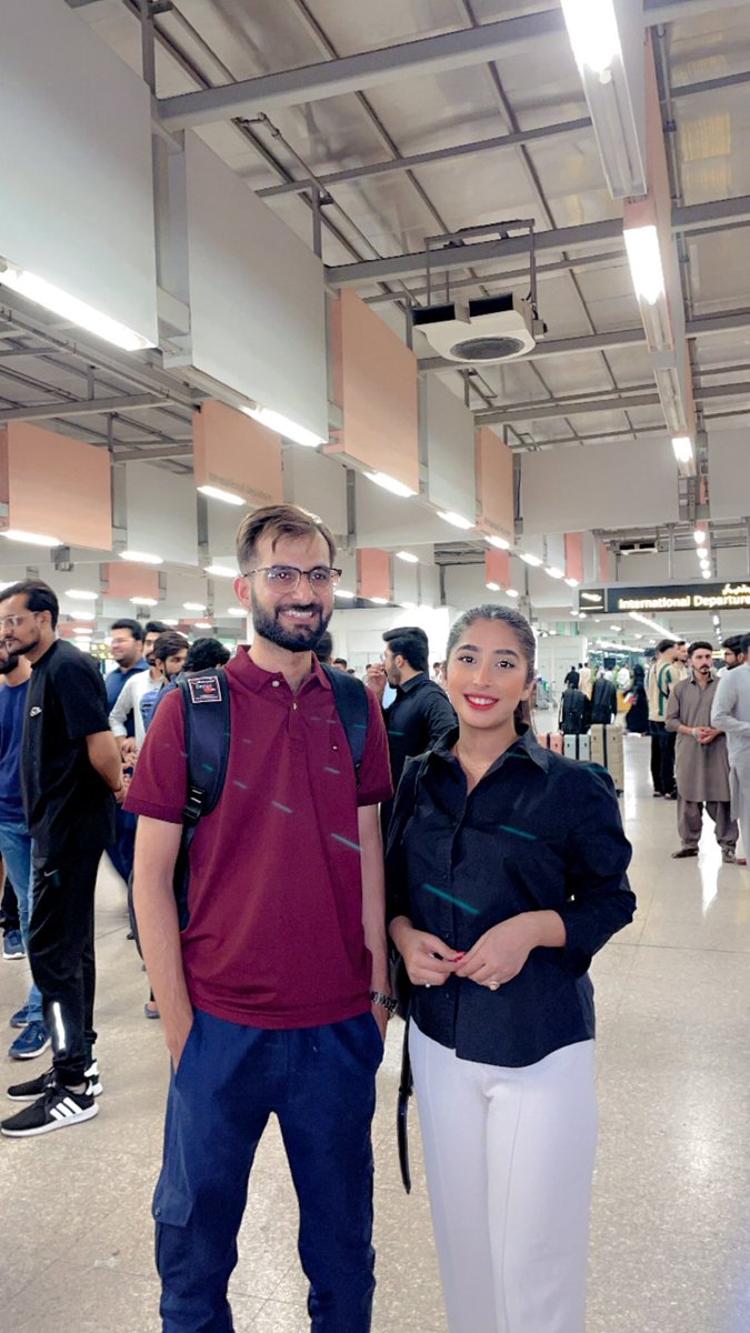 em_potato_'s tweet image. Airport Dump 🧳