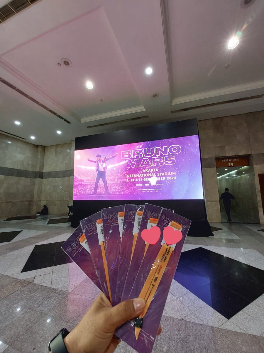 bitterxugar's tweet photo. #wts bruno mars jakarta fest A &amp; cat 3 (2tix) 13 sept

- tiket pribadi
- terima wb
- gosend or cod venue

dm for price and more proof!
#wtsbrunomars #wtsbrunomarsjakarta #brunomarsinjakart #brunomarsjakarta https://t.co/uCihHWi88S