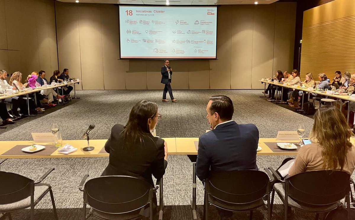 Junto a nuestro subsecretario <a href="/eduardogarzont/">Eduardo Garzón</a>, asistimos a la mesa de trabajo con la <a href="/camaracomerbog/">Cámara de Comercio de Bogotá</a> donde articularemos las ofertas institucionales para nuestra localidad.

¡En Usme no paramos! 💛❤️