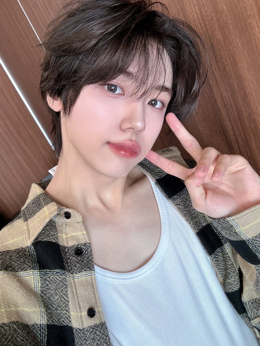 CRAVITY_twt's tweet photo. 굿밤💗
#성민 https://t.co/yysCLdOPWC