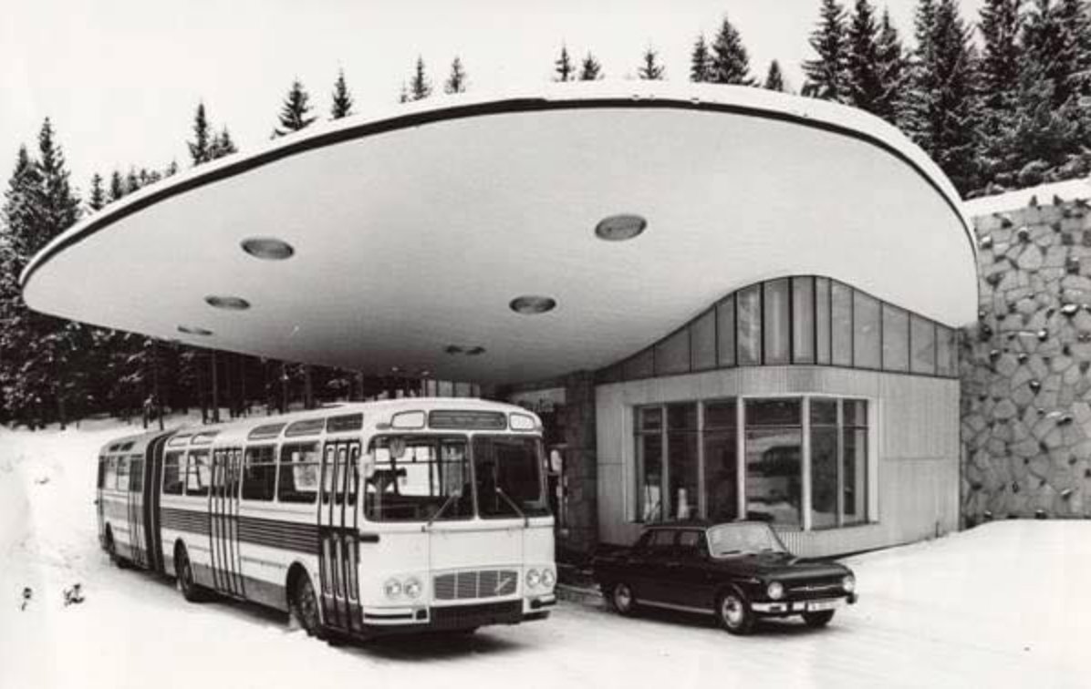 Ondrej_Snobl's tweet photo. Gas station
Nový Smokovec, Slovakia
1967 #socmod photo unknown via #utilitarianarchitecture https://t.co/vGl3ZoKJwL