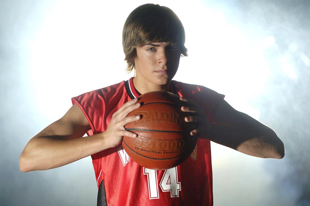 “Get your head in the game” #NFID25 <a href="/ZacEfron/">Zac Efron</a>