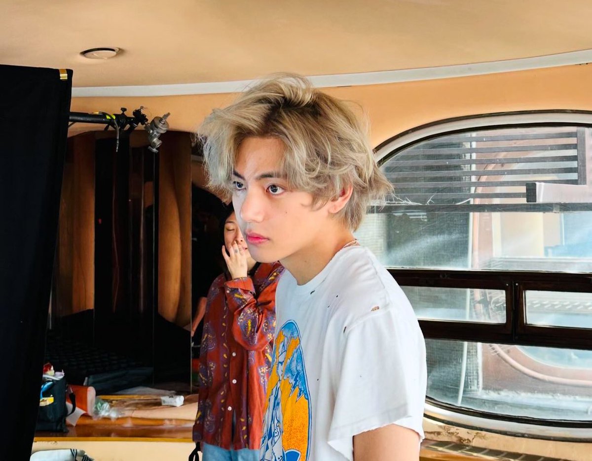 BTS_INFO_13's tweet photo. Taehyung vino a Instagram a celebrar con nosotros el primer aniversario de ‘Layover’
🐯 Aunque mi memoria está por todos lados, felicitaciones a mí mismo por el primer aniversario de Layover.
#1YearWithLayoVer
#1YearWithSlowDancing
1/7 https://t.co/AV0hStcbNh