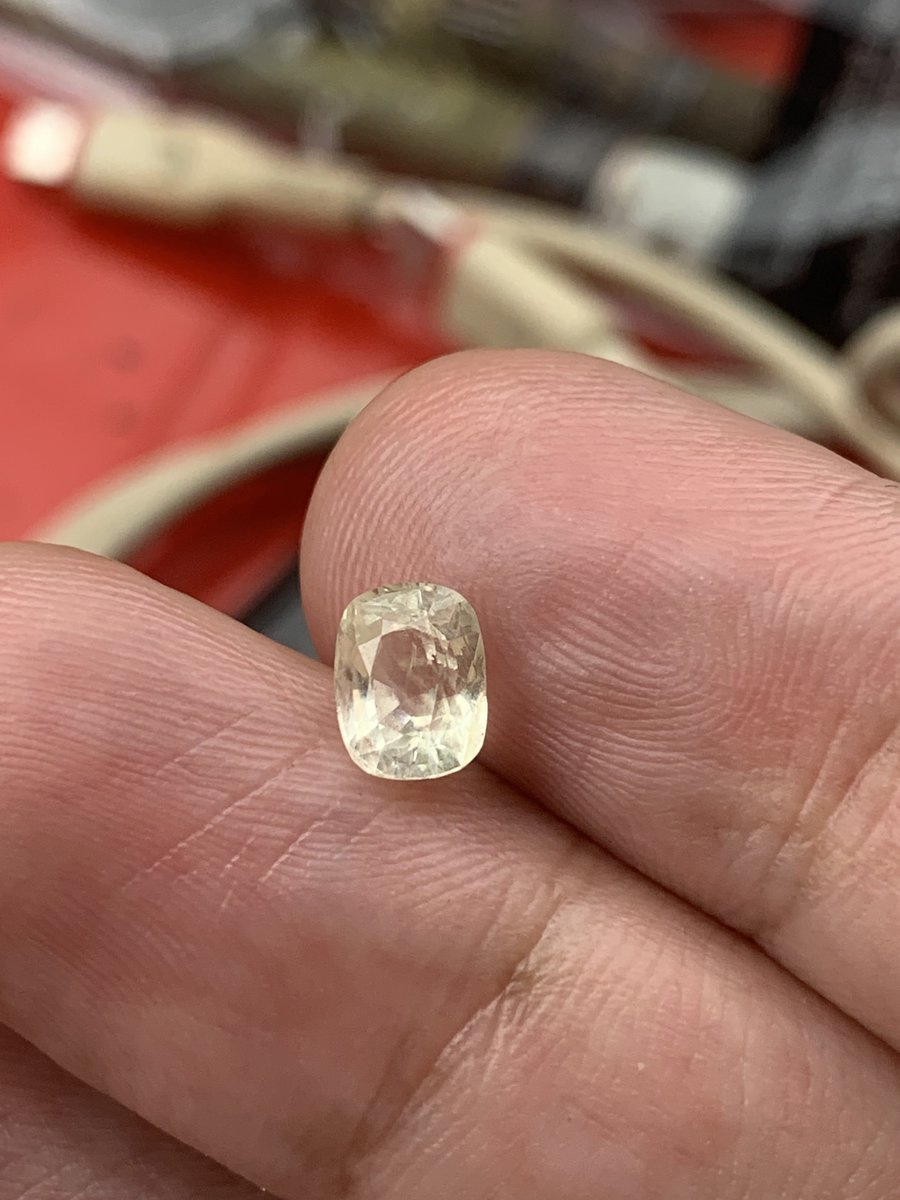 WeLoveGems's tweet image. R U #VVS1 #brilliant #gorgeous #light #yellowish #natural #sapphire from the #world #finest #mines #Mogok, #Burma #Myanmar 🇲🇲to make #rings?

💍 1.35 CTs with strong luster.
💍 Can be certified.

✈️ #worldwide #shipping.

📞 +959426939534
#gems #gemstones #jewelry #trending