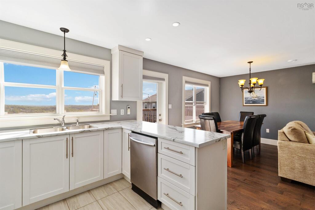 viewpoint_ca's tweet image. $549,000 For Sale
4 Beds | 3/1 Baths | 2,322 sq. ft.
61 Executive Drive, Middle Sackville

Inviting 4 bed 3.5 bath semi-detached available in family friendly Twin Brooks Subdivision.

Listed by ViewPoint Realty agent Matt Swain
viewpoint.ca/cutsheet/20242…