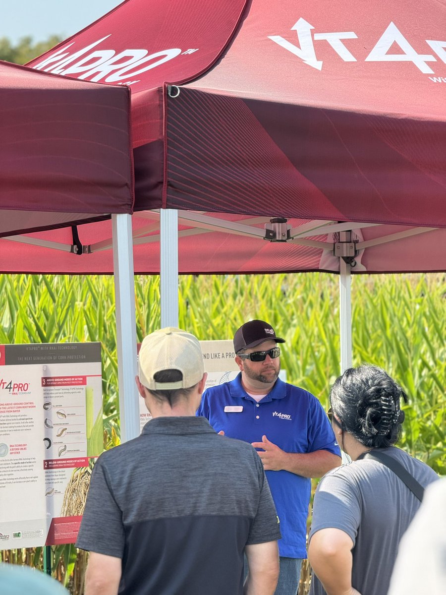 BayerTraitsCA's tweet photo. It was great to have so many of you join us at #COFS24 yesterday to chat #VT4PRO 🌽

Looking like it’s going to be another beauty day to head to the farm show! Pack your sunscreen and come see how you can #TraitUp with Bayer traits 👍☀️😎

https://t.co/vEs79UrE3D https://t.co/NZoKxzQuOW