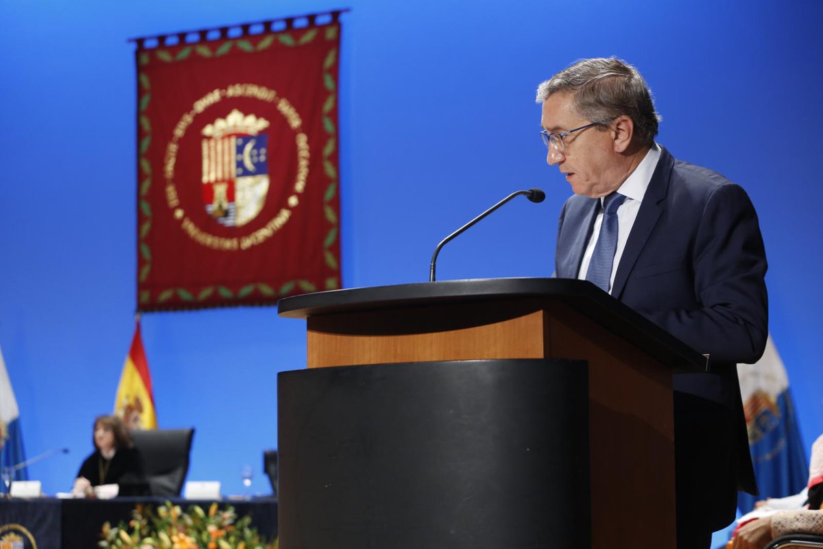 La @RectoraUA afirma que el grado de Medicina no tiene nada que ver con el pasado sino con el presente y el futuro y que la salud es una estrategia mundial e interdisciplinar y debe ser un principio básico de actuación de los poderes públicos.
s.ua.es/es/b~Bl
#AperturaUA