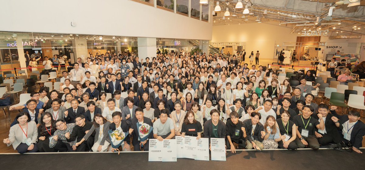 yoshi_ishii's tweet photo. Impact Startup Summit 素晴らしかったです。
みんなが仲間！という共感と、世の中を良くしよう！という熱気。心許せる同志の皆さんとお話ができてエネルギーをいただきました。
「トレンド」から「王道」へ！
社会課題解決と成長の両立を目指すインパクトスタートアップの拡大で未来が明るくなる。更に応援できればと強く思いました。　@impact_startup
