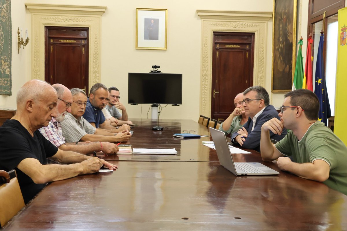 🚝 El subdelegado del Gobierno, <a href="/montimar66/">José Antonio Montilla</a>, recibe a la Asociación Granadina de Amigos del Ferrocarril y del Tranvía, <a href="/AGRAFTOFICIAL/">AGRAFT</a>, para estudiar la propuesta de integración urbana del ferrocarril en #Granada.