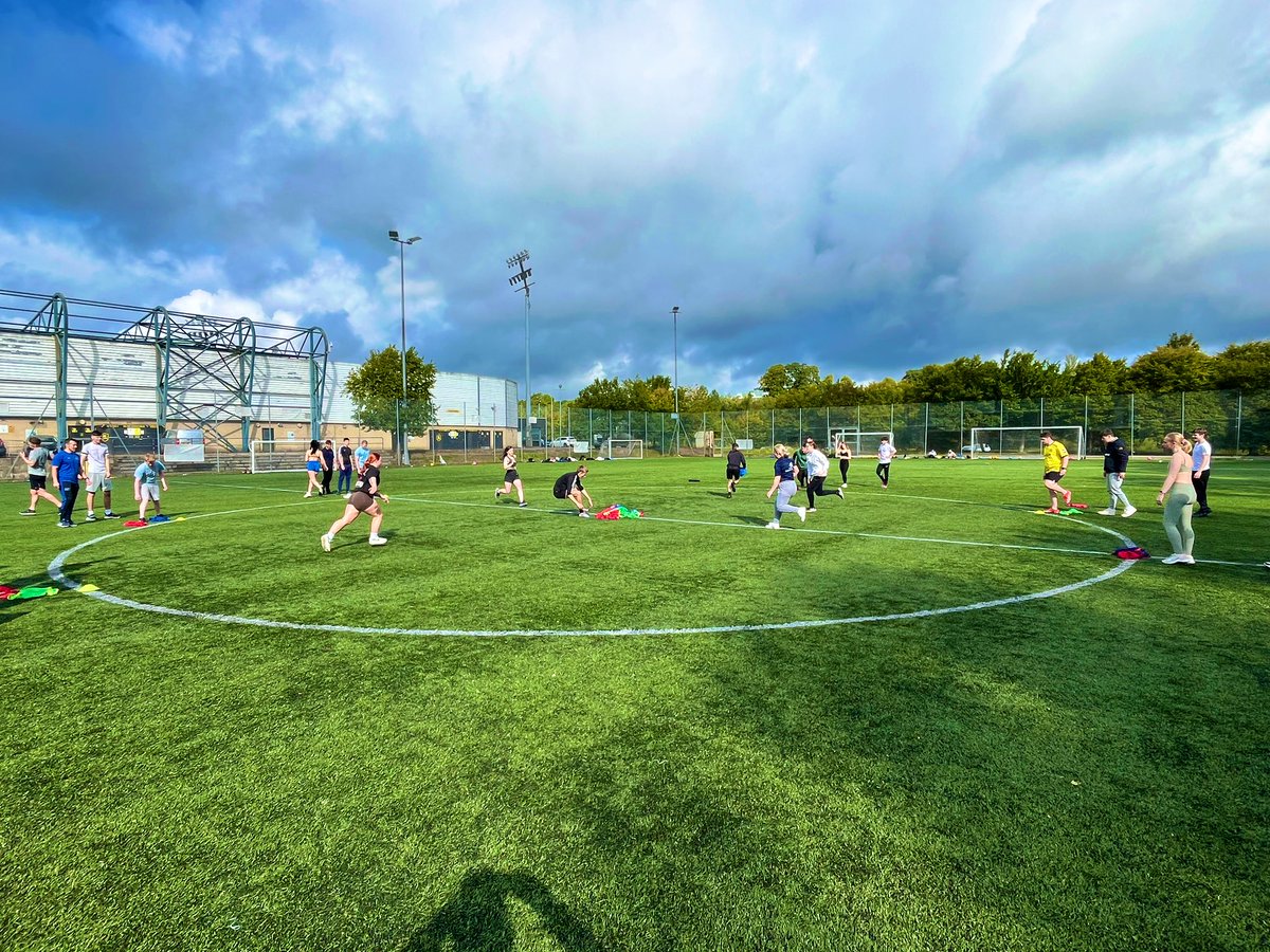 Laura Burns tweet media