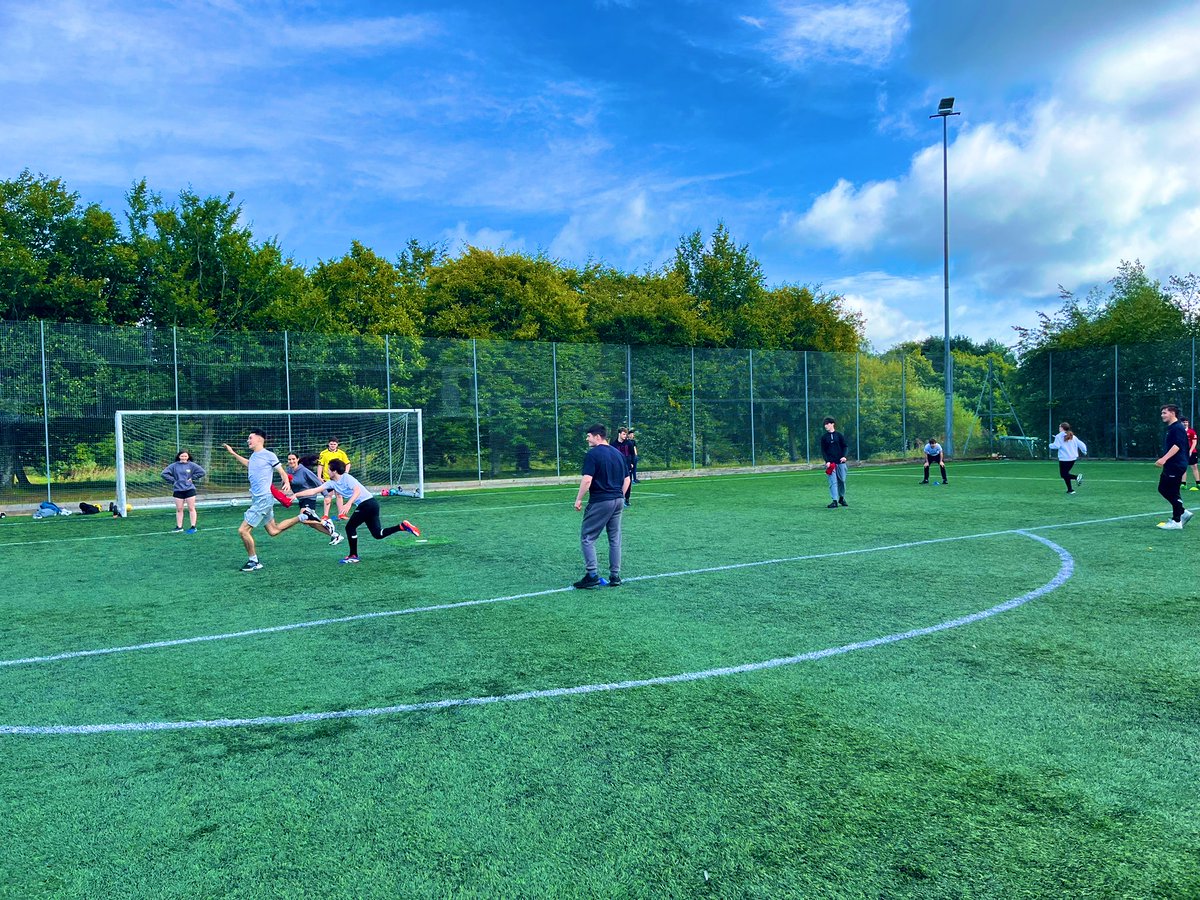 Laura Burns tweet media