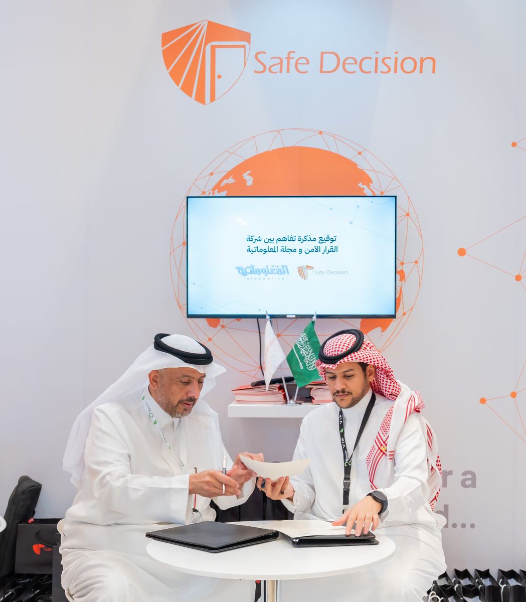 safedecisionKSA's tweet image. خلال معرض #MENAISC2024 تم توقيع مذكرة تفاهم بين شركة القرار الآمن و @Informaticsjrnl  في إطار تعزيز التعاون لتنمية المحتوى العربي بمختلف المجالات التقنية مثل الأمن السيبراني، ،الحوسبة السحابية والتحول الرقمي، وتحقيقاً للأهداف المشتركة في نشر الوعي والمعرفة في هذه المجالات.