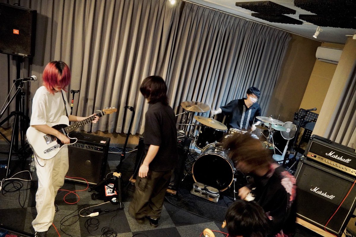 __lambiris's tweet photo. 【 ‼️拡散希望‼️ 】

Lambirisは正規Ba.として共に
音楽活動をしていける仲間を探しています.

少しでも気になる方は、
公式メール又はSNSのDMまでご連絡下さい.

#大阪 #京都 #バンド #インディーズバンド #拡散希望 https://t.co/FAM0ZmJwUj