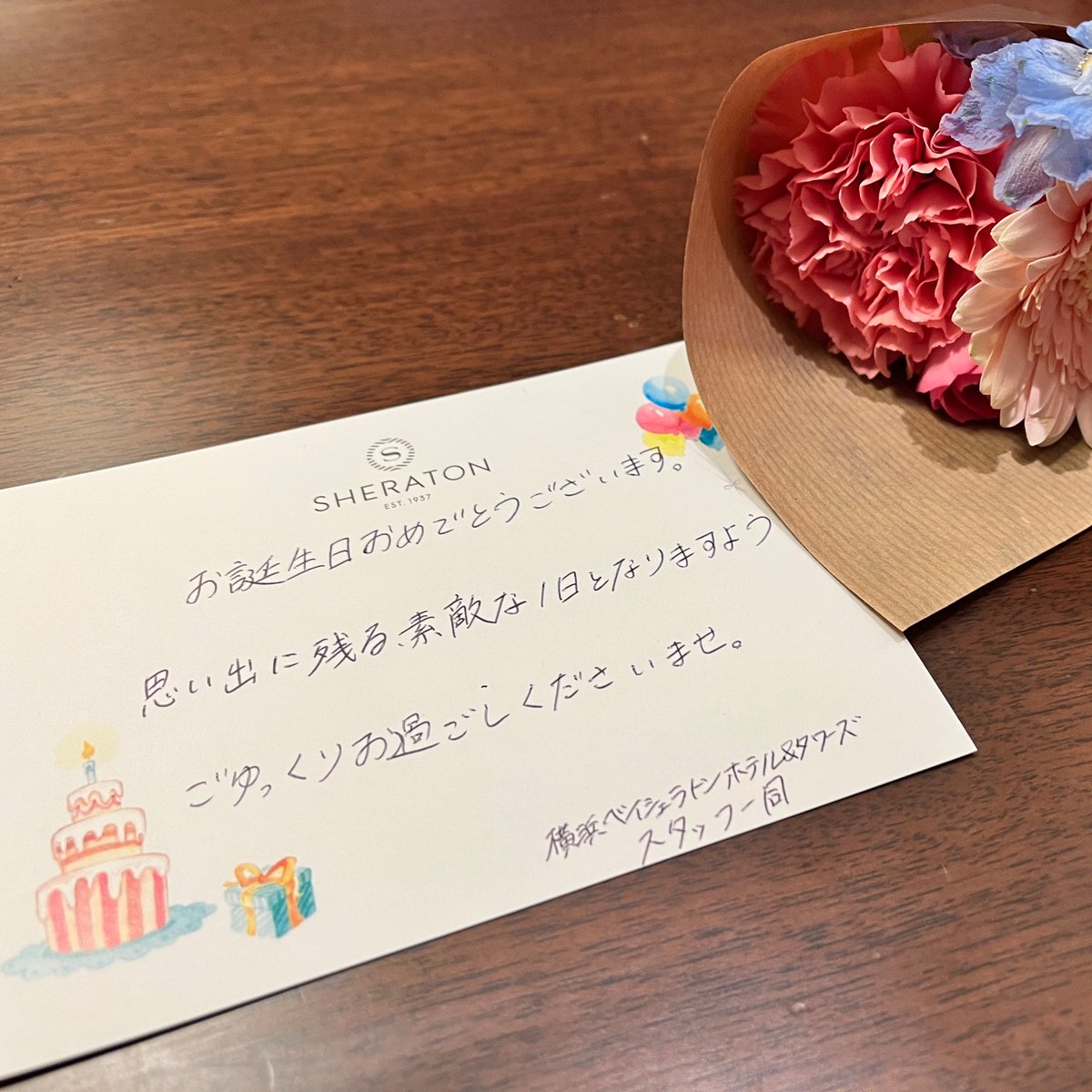 🏨横浜ベイシェラトンホテル＆タワーズ
travel.rakuten.co.jp/HOTEL/1598/

横浜駅から直結でアクセス抜群◎お誕生日と伝えると、お花とお手紙頂きました💐🤍