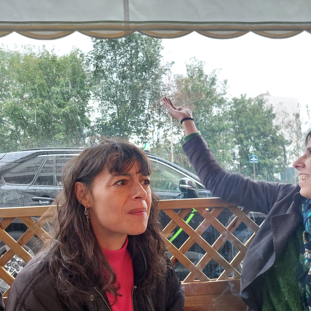 #champsdelalune 📚 #sortie thanks to <a href="/robert_laffont/">Robert Laffont</a> 
Une belle émission <a href="/ScienceCQFD/">La Science, CQFD</a> 🎤 sur <a href="/franceculture/">France Culture</a> avec <a href="/NatachaTriou/">Natacha Triou</a> <a href="/NicoMartinFC/">Nicolas Martin</a> et #sabrinacalvo 🎙🫶
Et ensuite, on a pris la pluie ☔️/ grêle 🧊 / orage ⛈️...
Sortie heureuse sortie pluvieuse 💧 #sciencefiction 🥰