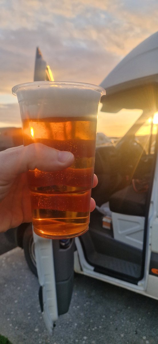 ConorHamilt0n's tweet image. Cliff walk from Doolin to Cliffs of Moher and back. 16km... beautiful place.... cold pint of @Leffe to finish and then off to Gus O&apos;Connor&apos;s for craic agus ceol. @wildatlanticway