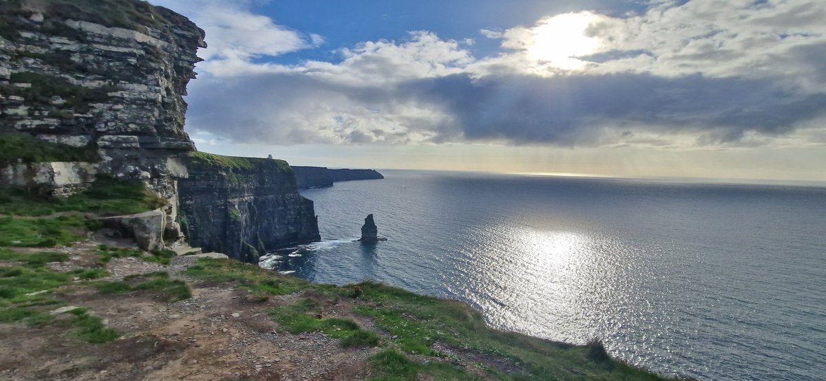 ConorHamilt0n's tweet image. Cliff walk from Doolin to Cliffs of Moher and back. 16km... beautiful place.... cold pint of @Leffe to finish and then off to Gus O&apos;Connor&apos;s for craic agus ceol. @wildatlanticway