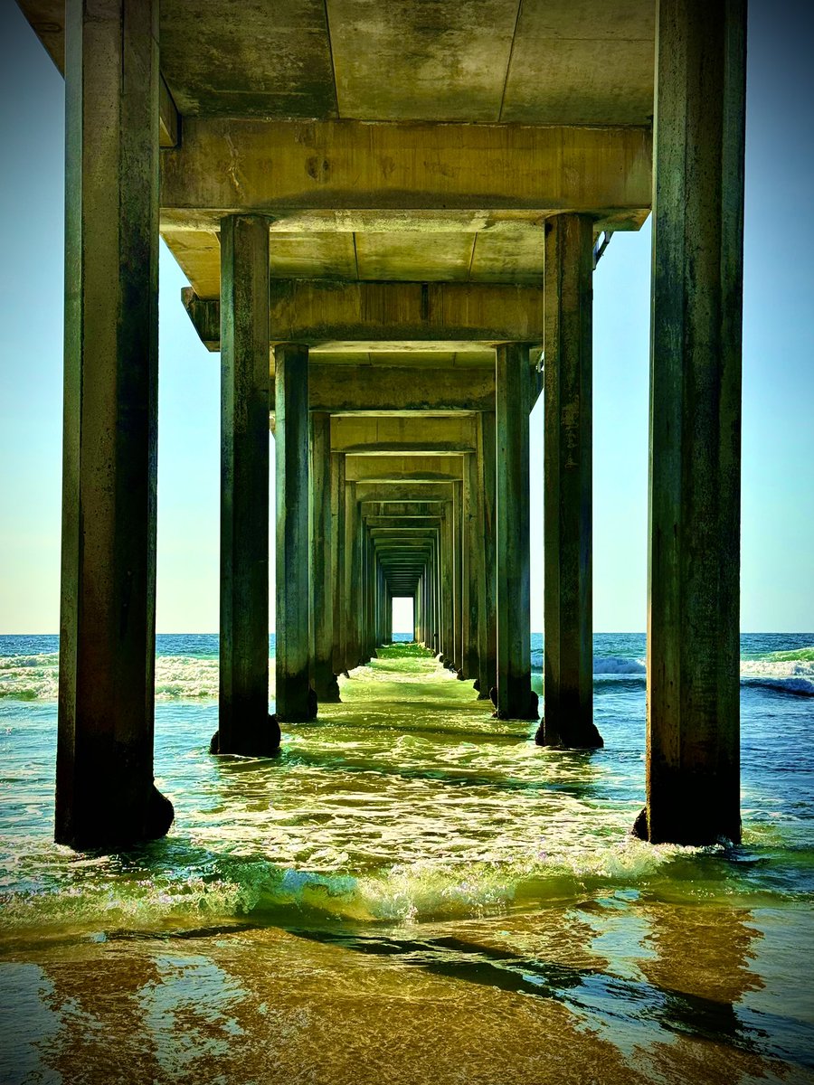 litolits's tweet image. Waves crashing, warm sunshine, and that scent of salty air. Sending you some beach vibes! #SanDiego #LaJollaBeach 🇺🇸

#VisitSanDiego #AmericasFinestCity #USA #SimpleImage #iPhoneOnly #LatePost #NaturallyCurious 
#WalkingAroundLaJolla #VisitCalifornia 
#FlyClickEditRepeat