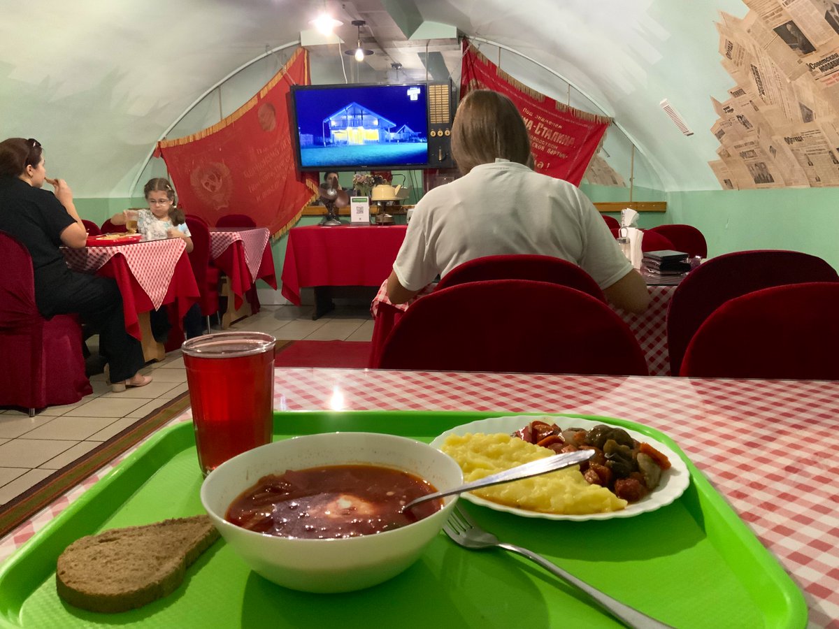 realAnilAba's tweet photo. Tanınmayan ülke #Transdinyester’de kent lokantasına geldim, ekşi kremalı borş çorbasından şaşmıyoruz 😌😋✊ https://t.co/28nXgfRYvd