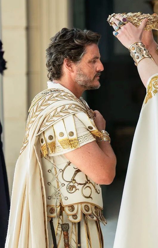 pedrosfilms's tweet image. i would marry him in that outfit if i could