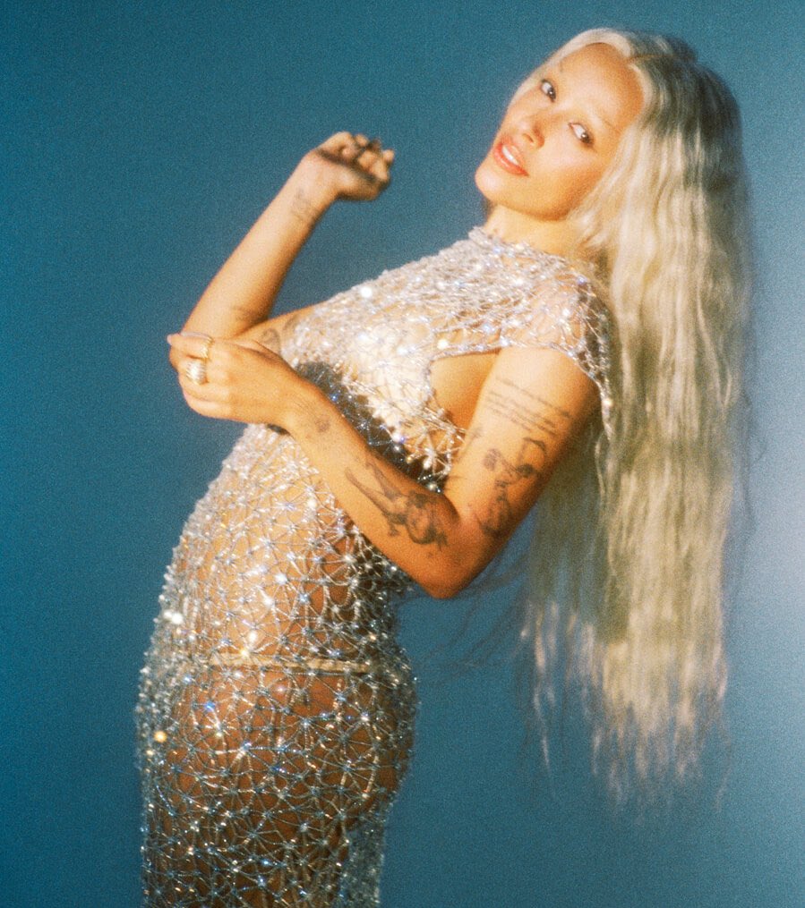 PopBase's tweet photo. Doja Cat stuns in new photoshoot. https://t.co/0bS2fvighb