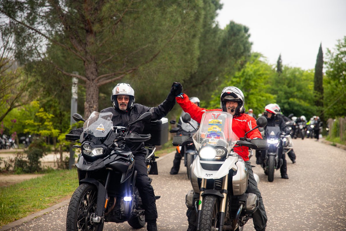 100Colls's tweet photo. 🌟🏍️ A pesar del cansament i les adversitats, els participants de la #100colls van arribar amb un somriure a la cara! 😃🎉
Cada quilòmetre recorregut, cada desafiament superat, i cada moment viscut va ser una demostració de passió motard! https://t.co/xAud1DsKcW