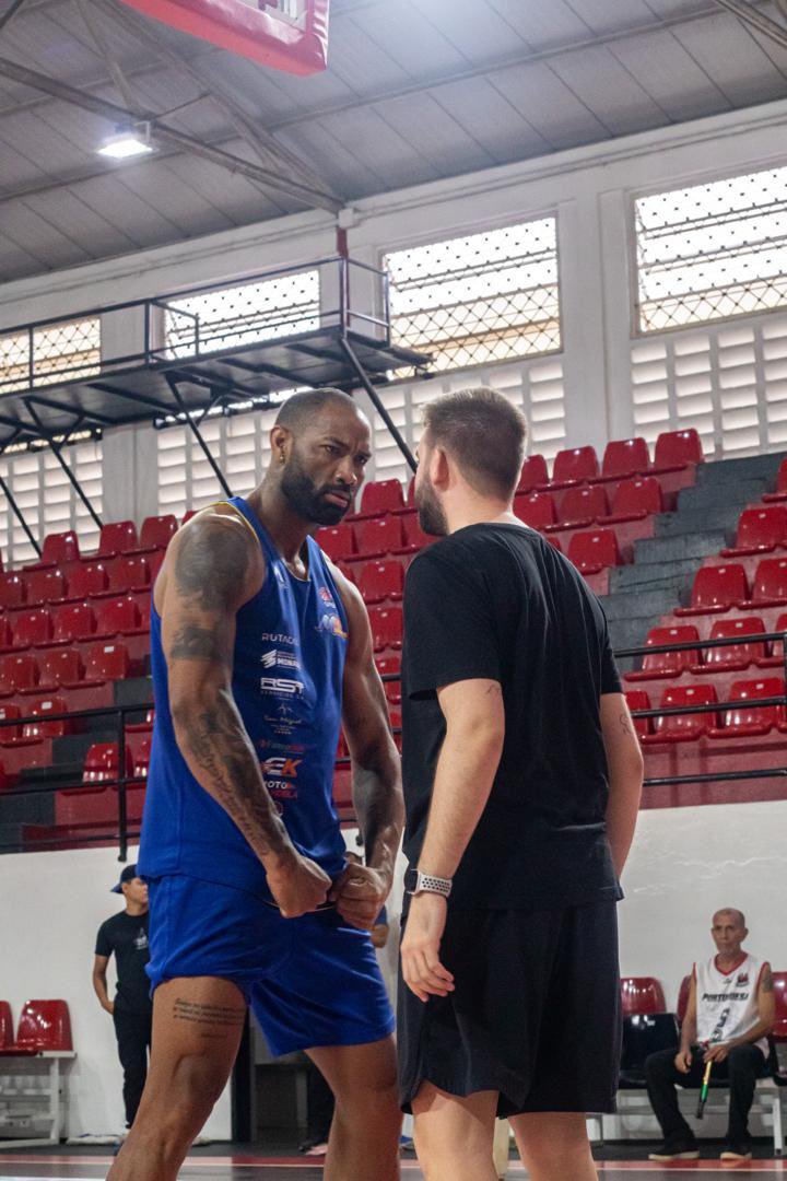 CAPITÁN Y LÍDER 🌊  FELICIDADES por ese 6o campeonato! El TSUNAMI siempre presente 🤜🏼🤛🏼 <a href="/LuisBethelmy/">Luis</a>