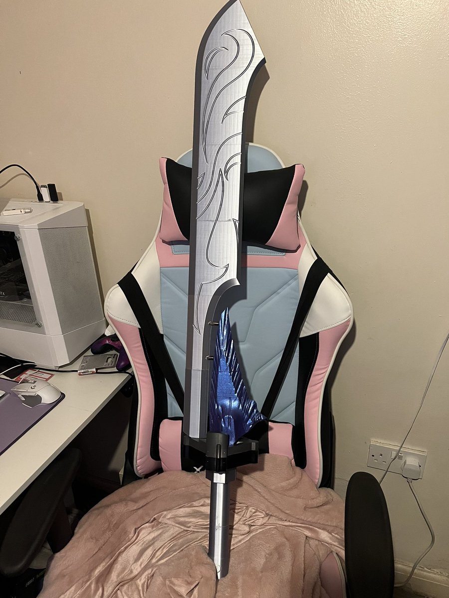 dredgendiva's tweet photo. @destiny_thememe @PaulTassi Ok, mines 3d printed, but I have a sword ♥️ https://t.co/BsPSMYAKV3