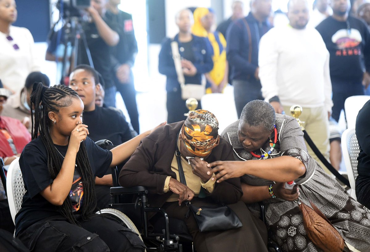 TheStar_news's tweet photo. #InPictures: In remembrance of his friend and Kwaito legend, Mapaputsi (real name Sandile Ngwenya), who passed away in Durban last week, actor Dumisani Dlamini paid tribute. Among those who attended the tribute were Lance Stehr, and Mercy Phakela...

#TheStarNewsPaper #Mapaputsi https://t.co/MKazFaWZJI
