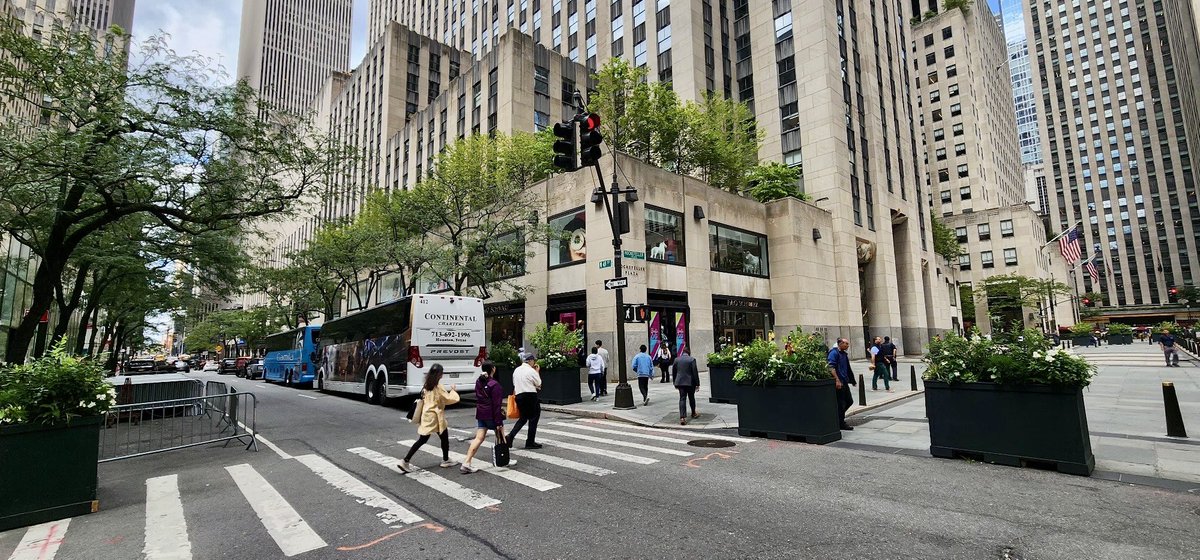 CBL_Charters's tweet image. Touring New York City 🍎
#NewYork #NewYorkCity #tournyc #tournewyork #travelNYC #tourist #TravelNewYork #BusRentals #charterbus #CharterBuses
#CharterBusRental #GroupTravel #grouptravelspecialist #tourism #tourguide #travelagent #motorcoach #prevost #prevostcoach #roadtrip