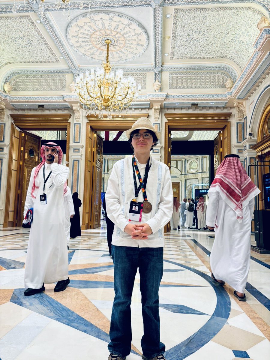 #ULTIMAHORA México 🇲🇽 gana tres medallas de bronce 🥉🥉🥉 en la 1a Olimpiada Internacional de Inteligencia artificial en Arabia Saudita.
Los medallistas son:
Cesar Murat Cepeda Beltrán, Daniel Alberto Herrera Muñoz y Mateo Iván Latapi Acosta
¡Muchas felicidades #TeamMéxico!